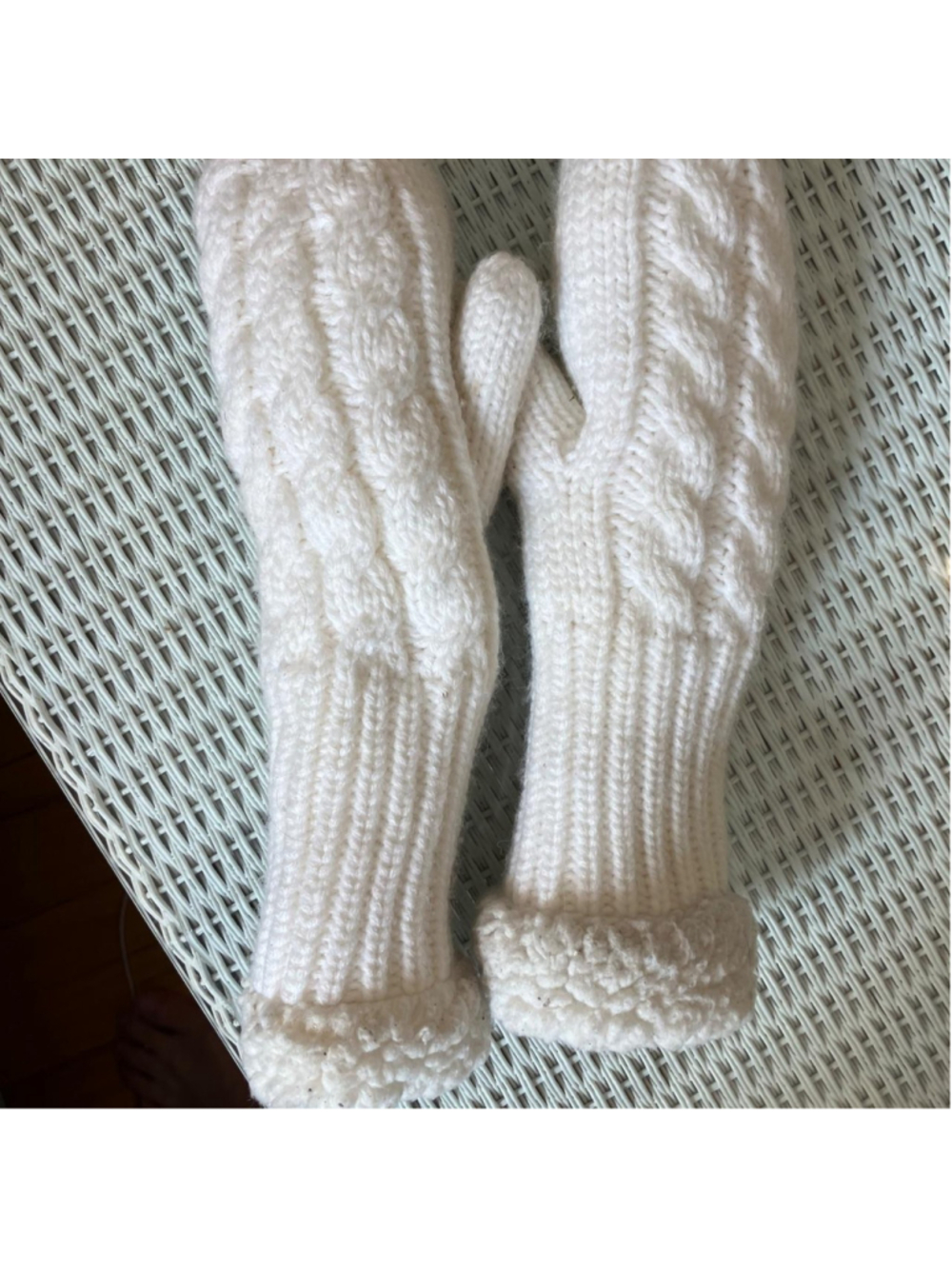 DREAMY Cream Cable Knit Sherpa Mittens (OS)